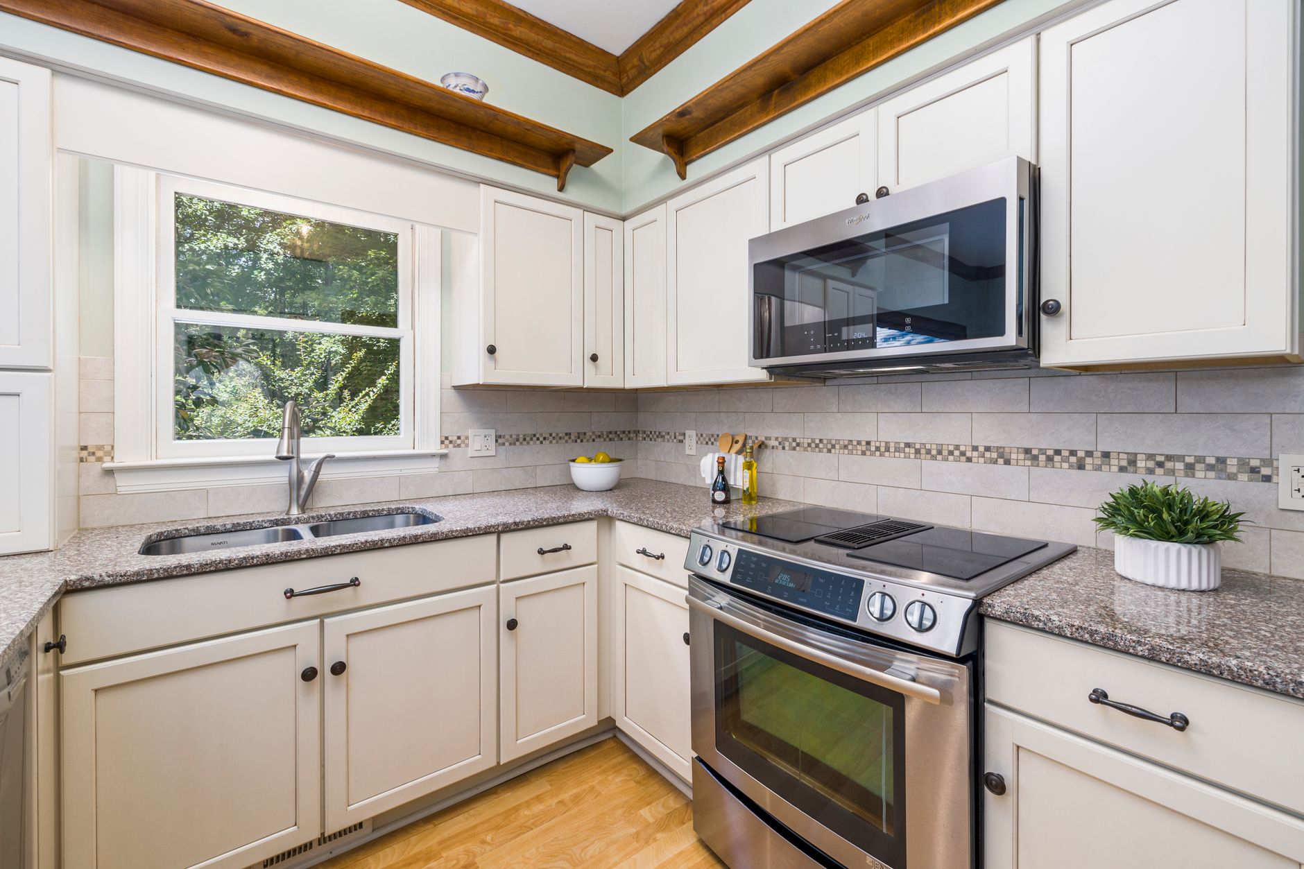 Bright kitchen interior with granite countertops and stainless steel appliances in Bellevue, WA